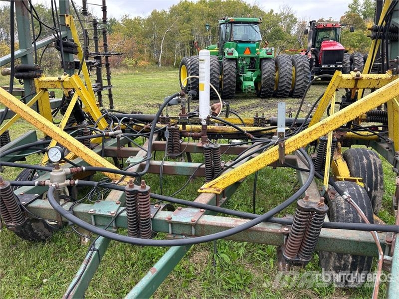 New Noble 8000 41 ft Chisel Plow Плуги