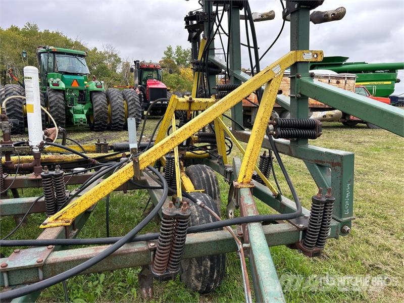 New Noble 8000 41 ft Chisel Plow Плуги