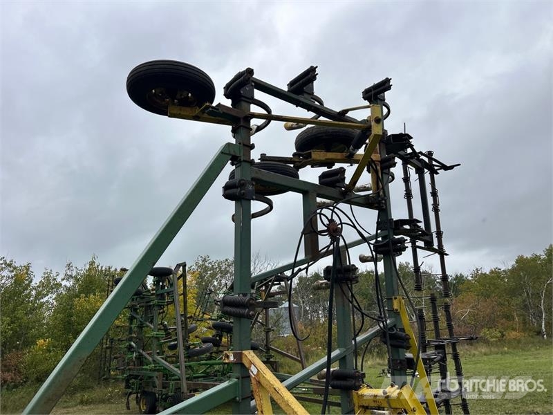 New Noble 8000 41 ft Chisel Plow Плуги