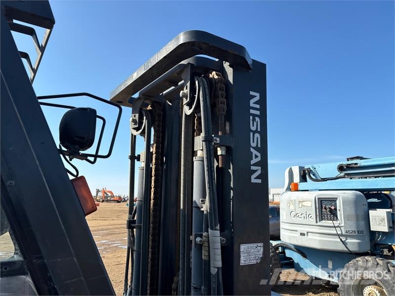 Nissan 9500 lb Pneumatic Tire Forklift شاحنات ذات رافعات شوكية - أخرى