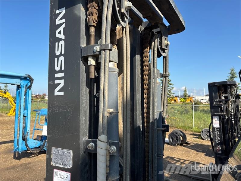 Nissan 9500 lb Pneumatic Tire Forklift شاحنات ذات رافعات شوكية - أخرى