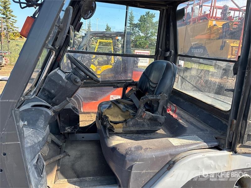 Nissan 9500 lb Pneumatic Tire Forklift شاحنات ذات رافعات شوكية - أخرى