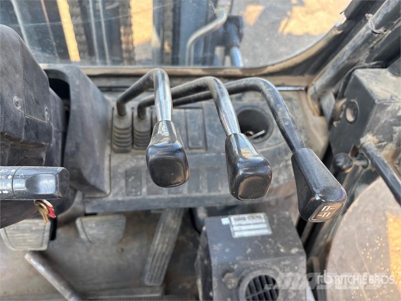 Nissan 9500 lb Pneumatic Tire Forklift شاحنات ذات رافعات شوكية - أخرى