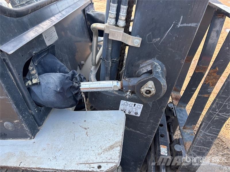 Nissan 9500 lb Pneumatic Tire Forklift شاحنات ذات رافعات شوكية - أخرى