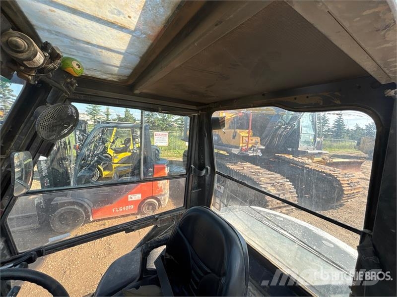 Nissan 9500 lb Pneumatic Tire Forklift شاحنات ذات رافعات شوكية - أخرى