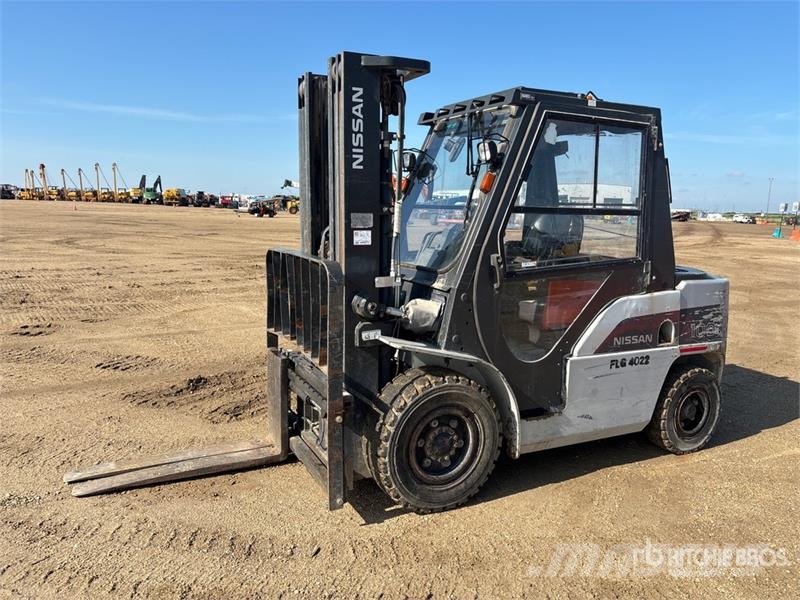 Nissan 9500 lb Pneumatic Tire Forklift شاحنات ذات رافعات شوكية - أخرى