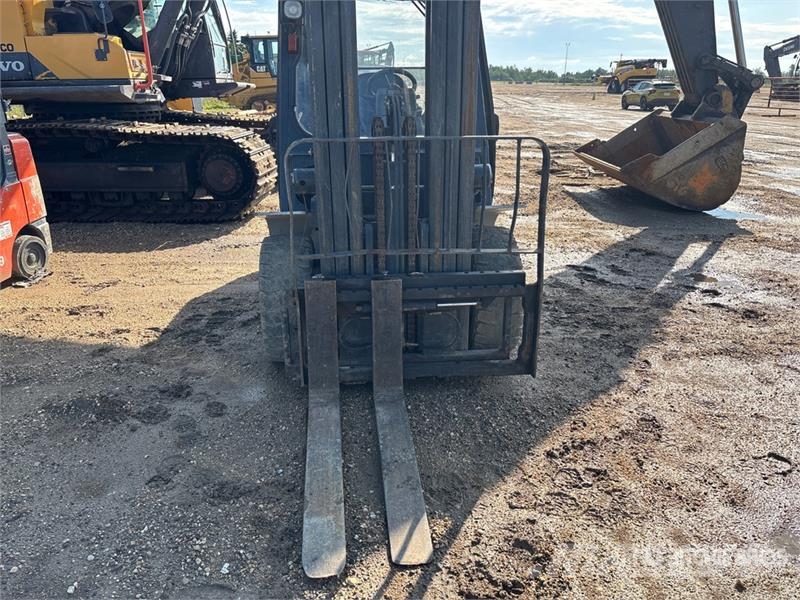 Nissan 9500 lb Pneumatic Tire Forklift شاحنات ذات رافعات شوكية - أخرى