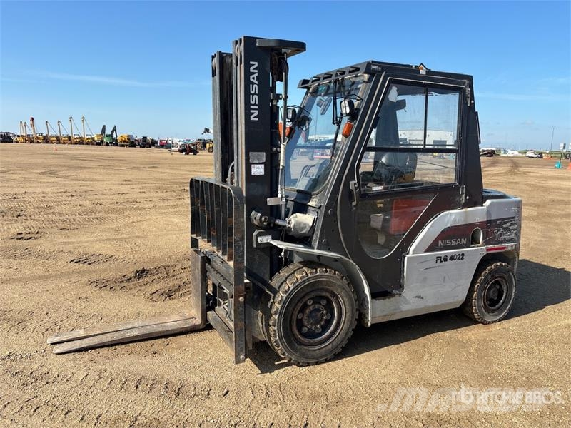 Nissan 9500 lb Pneumatic Tire Forklift شاحنات ذات رافعات شوكية - أخرى