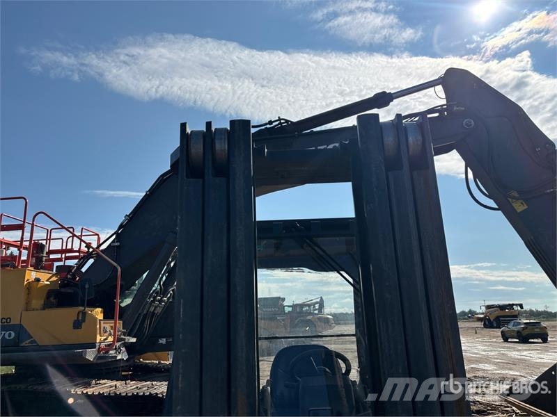 Nissan 9500 lb Pneumatic Tire Forklift شاحنات ذات رافعات شوكية - أخرى