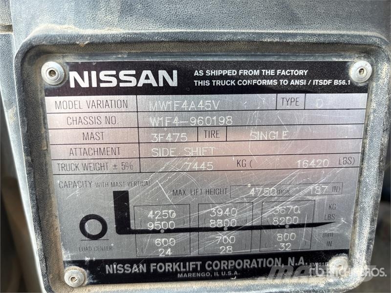 Nissan 9500 lb Pneumatic Tire Forklift شاحنات ذات رافعات شوكية - أخرى