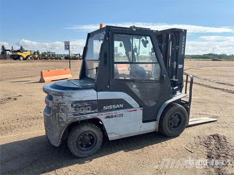 Nissan 9500 lb Pneumatic Tire Forklift شاحنات ذات رافعات شوكية - أخرى