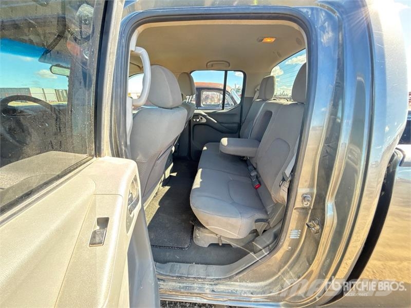 Nissan Frontier 4x4 Crew Cab Pickup Andre varebiler
