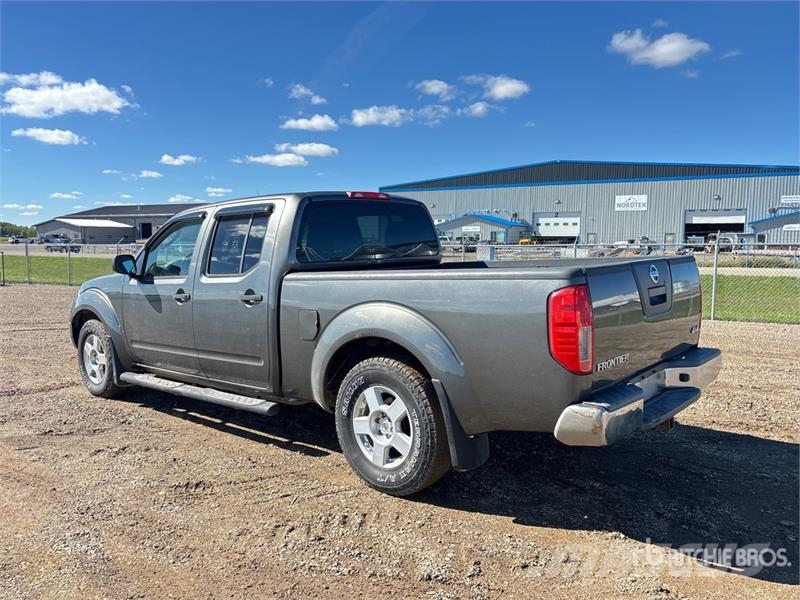 Nissan Frontier 4x4 Crew Cab Pickup Andre varebiler