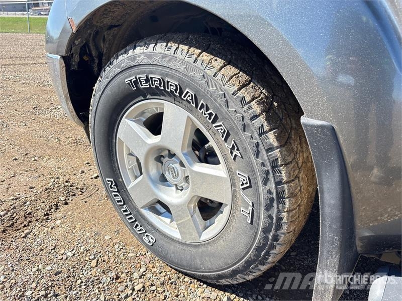 Nissan Frontier 4x4 Crew Cab Pickup Andre varebiler