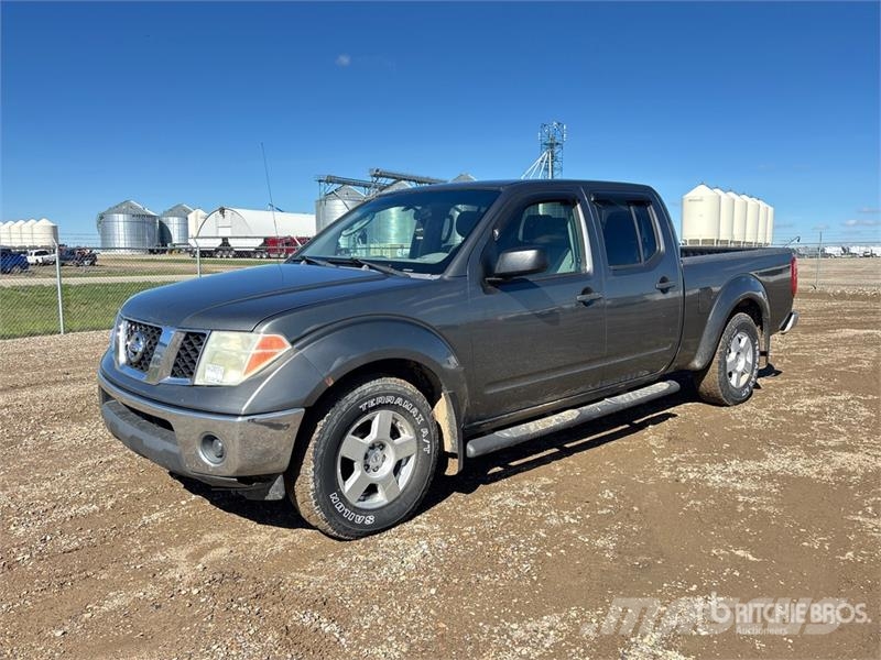 Nissan Frontier 4x4 Crew Cab Pickup Andre varebiler