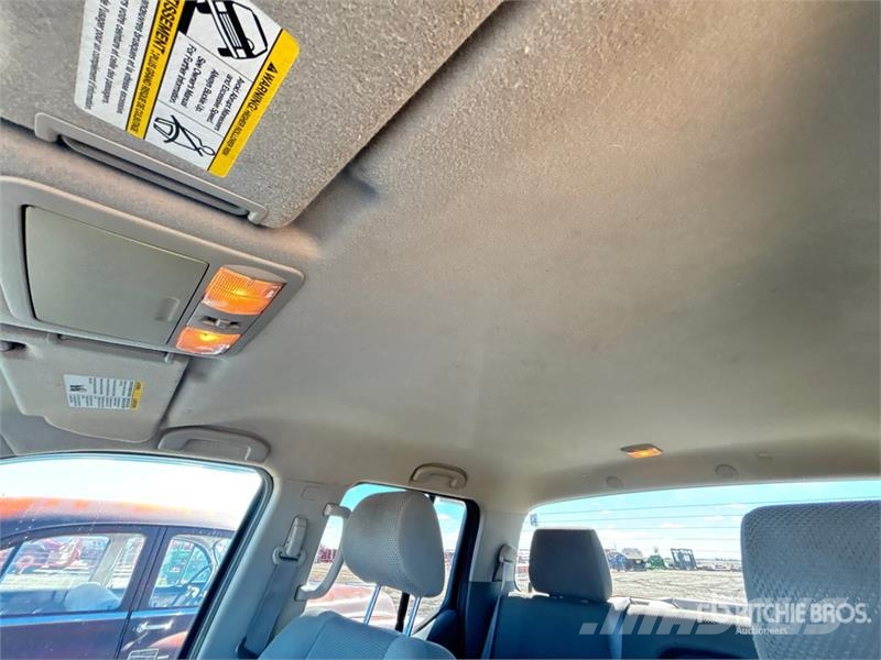 Nissan Frontier 4x4 Crew Cab Pickup Andre varebiler