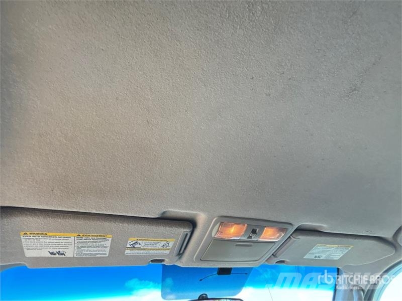 Nissan Frontier 4x4 Crew Cab Pickup Andre varebiler