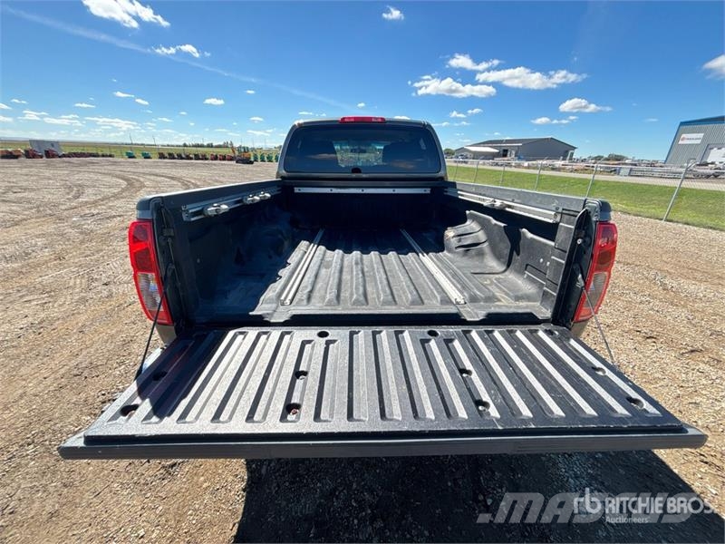 Nissan Frontier 4x4 Crew Cab Pickup Andre varebiler