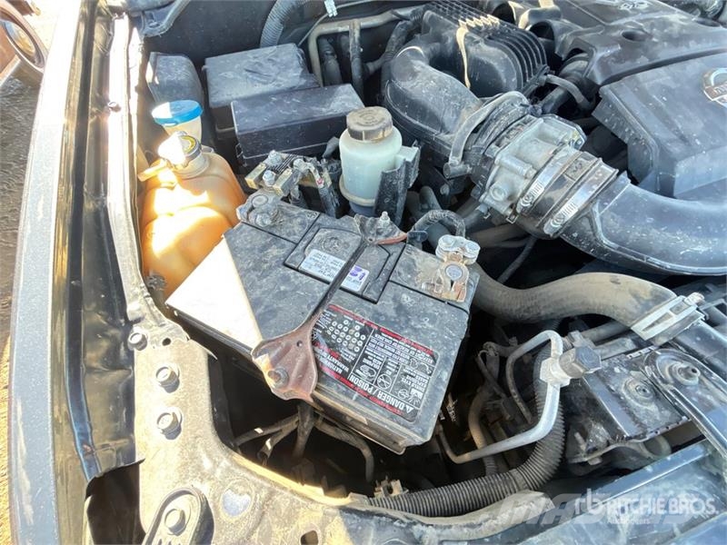 Nissan Frontier 4x4 Crew Cab Pickup Andre varebiler