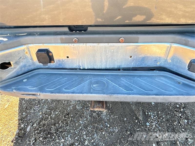 Nissan Frontier 4x4 Crew Cab Pickup Andre varebiler