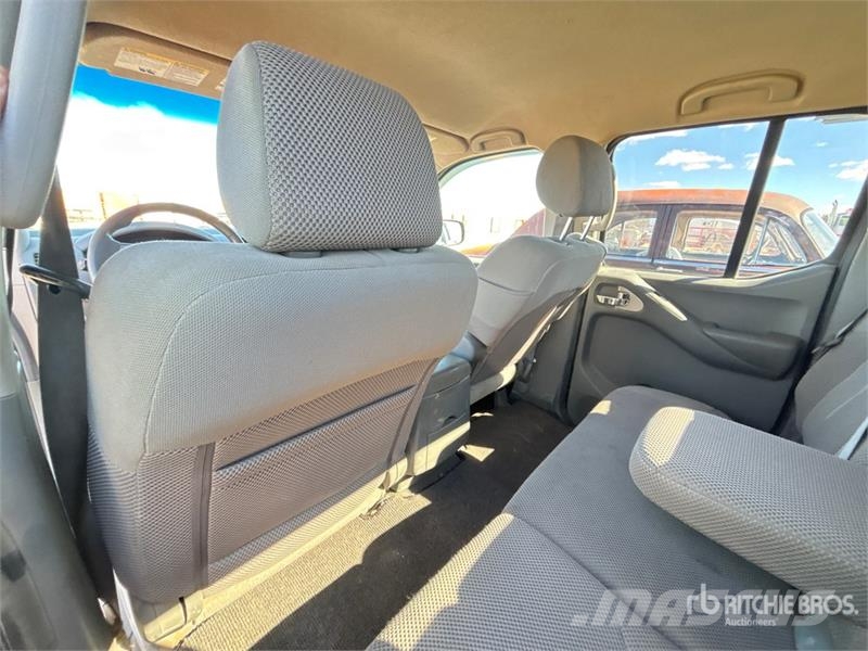 Nissan Frontier 4x4 Crew Cab Pickup Andre varebiler