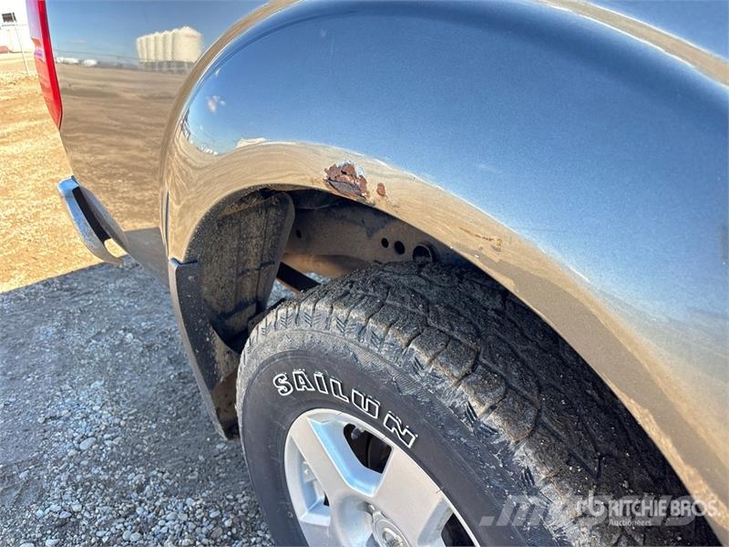 Nissan Frontier 4x4 Crew Cab Pickup Andre varebiler