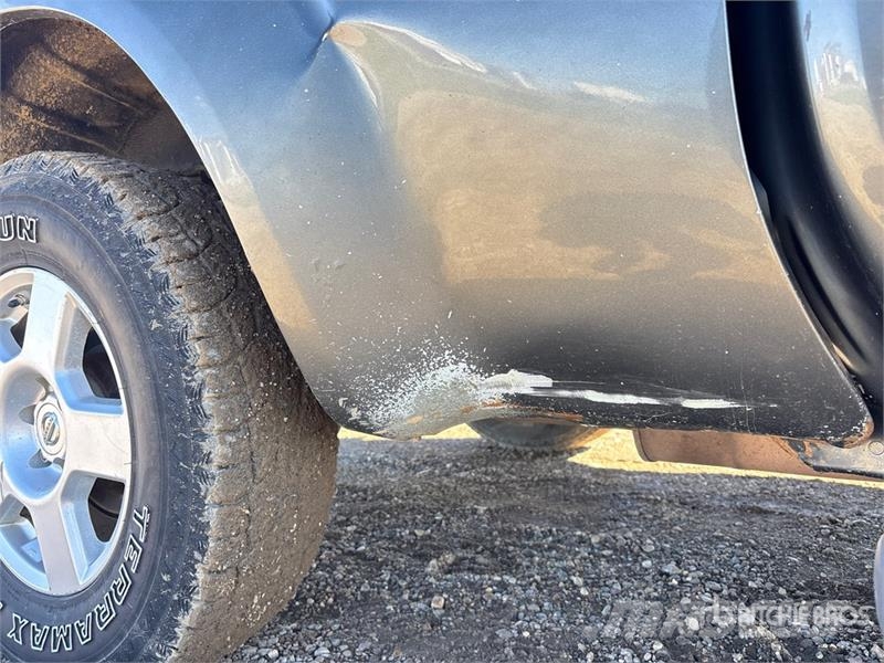 Nissan Frontier 4x4 Crew Cab Pickup Andre varebiler