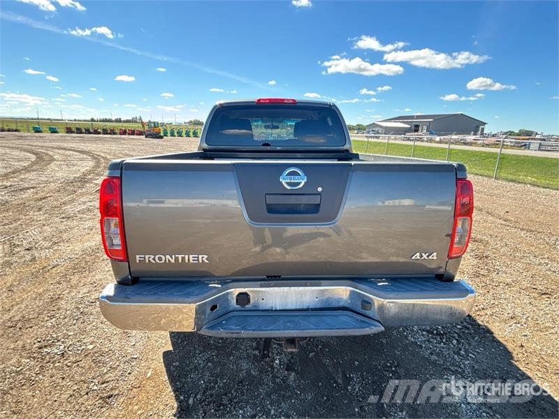 Nissan Frontier 4x4 Crew Cab Pickup Andre varebiler