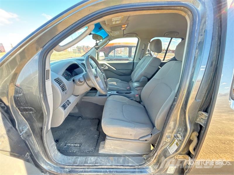Nissan Frontier 4x4 Crew Cab Pickup Andre varebiler