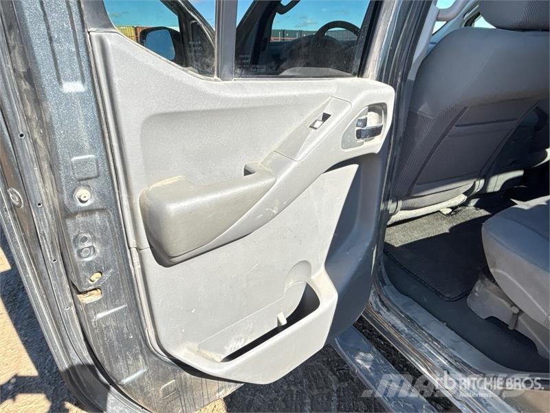 Nissan Frontier 4x4 Crew Cab Pickup Andre varebiler
