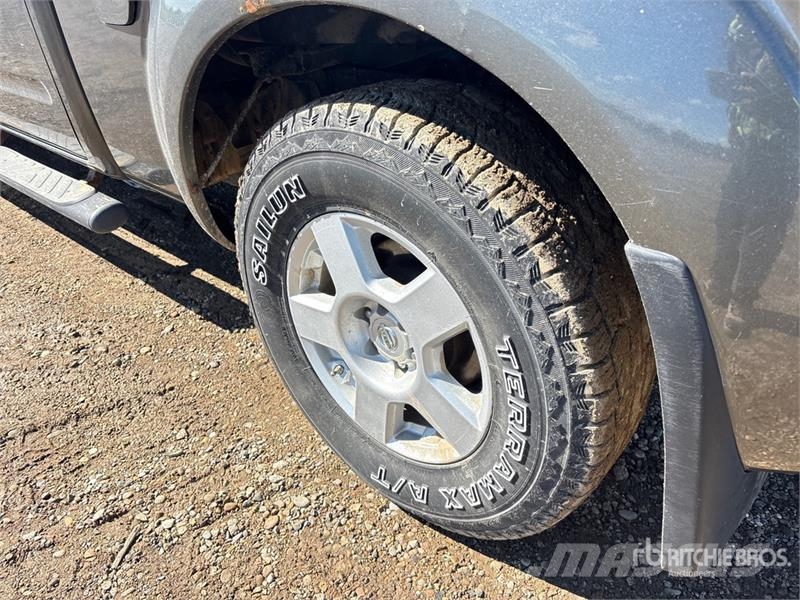 Nissan Frontier 4x4 Crew Cab Pickup Andre varebiler