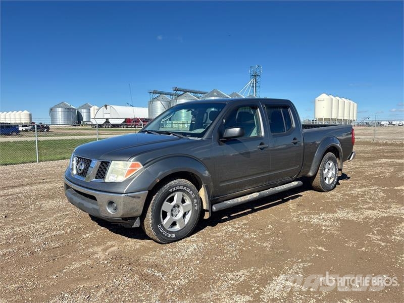Nissan Frontier 4x4 Crew Cab Pickup Andre varebiler