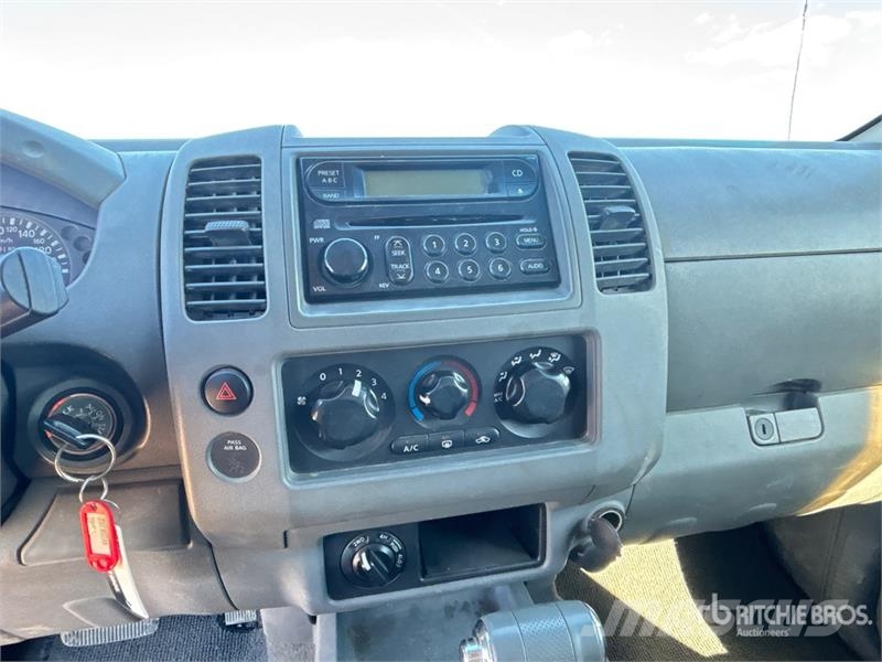 Nissan Frontier 4x4 Crew Cab Pickup Andre varebiler