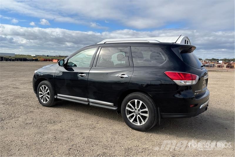 Nissan Pathfinder SL 4WD SUV Lengvieji automobiliai