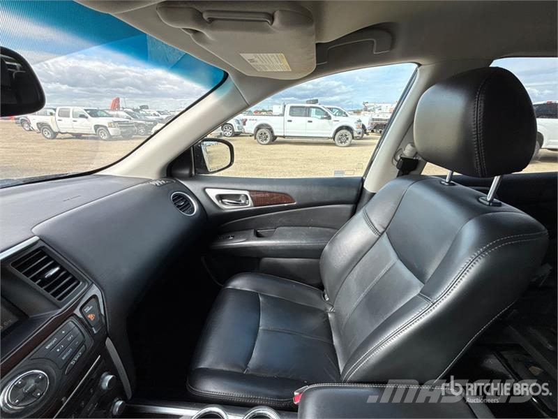 Nissan Pathfinder SL 4WD SUV Lengvieji automobiliai