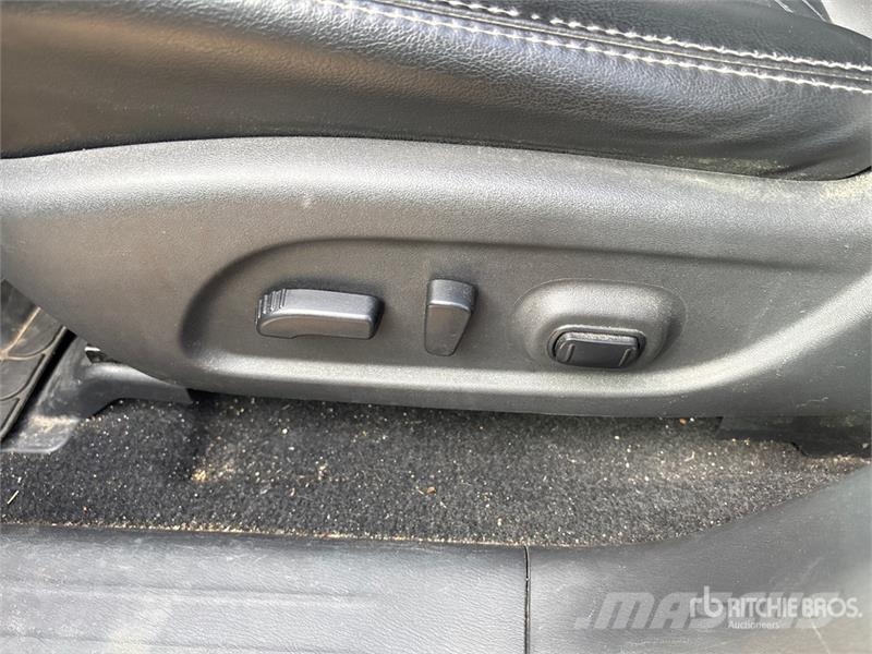 Nissan Pathfinder SL 4WD SUV Lengvieji automobiliai