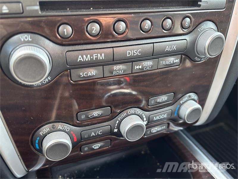 Nissan Pathfinder SL 4WD SUV Lengvieji automobiliai