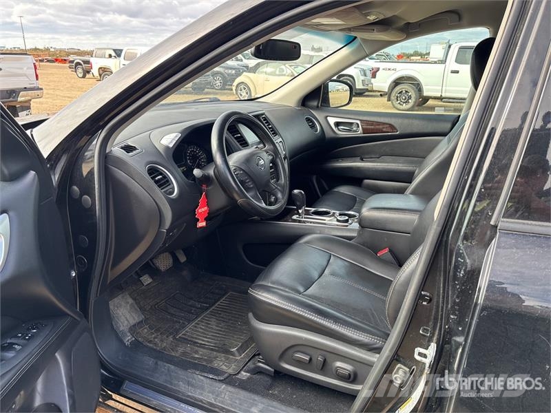 Nissan Pathfinder SL 4WD SUV Lengvieji automobiliai