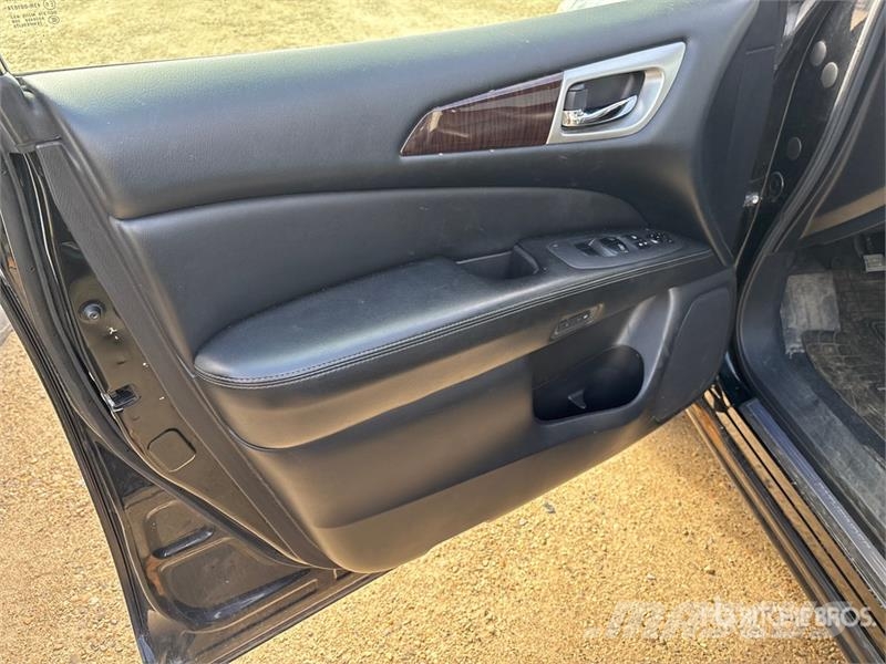 Nissan Pathfinder SL 4WD SUV Lengvieji automobiliai