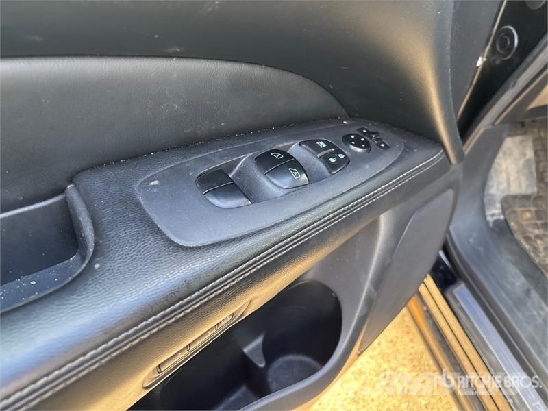 Nissan Pathfinder SL 4WD SUV Lengvieji automobiliai
