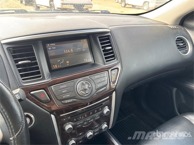 Nissan Pathfinder SL 4WD SUV Lengvieji automobiliai