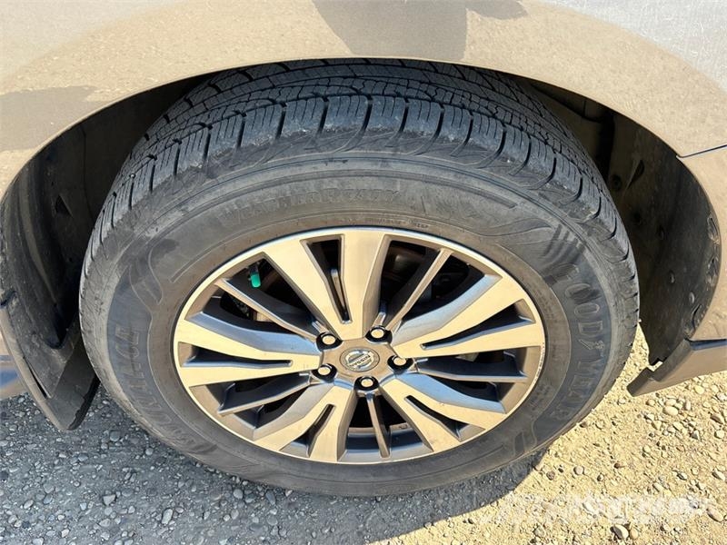 Nissan Pathfinder SUV Personbiler