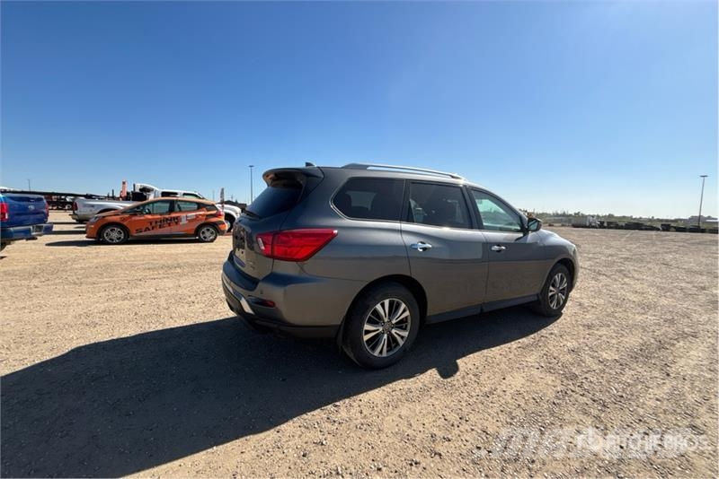 Nissan Pathfinder SUV Personbiler