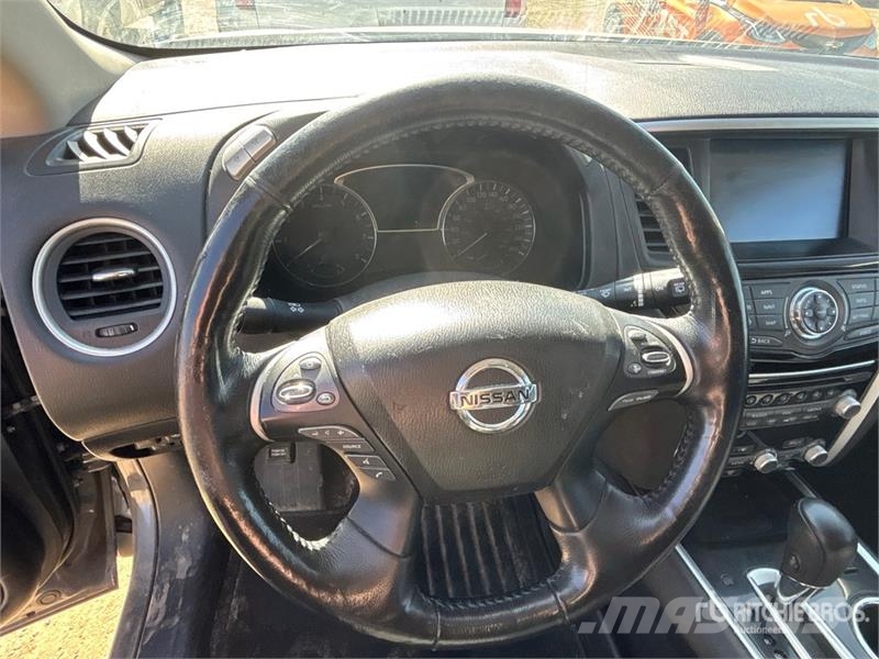 Nissan Pathfinder SUV Personbiler