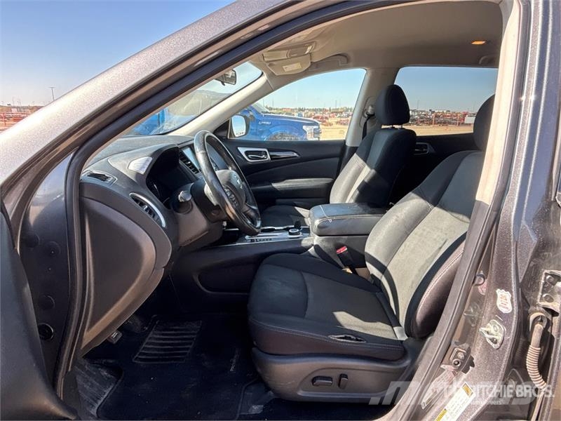 Nissan Pathfinder SUV Personbiler