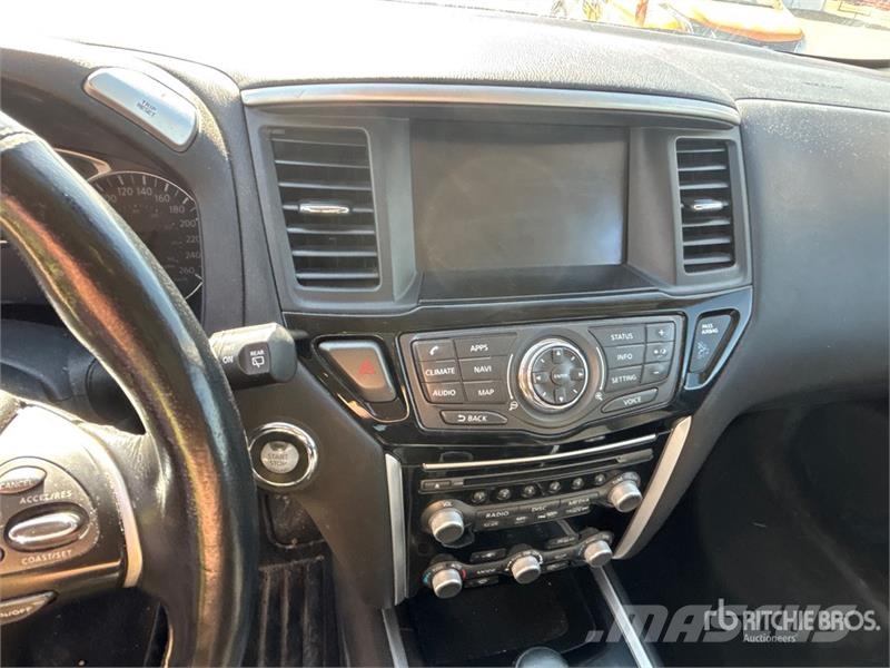 Nissan Pathfinder SUV Personbiler