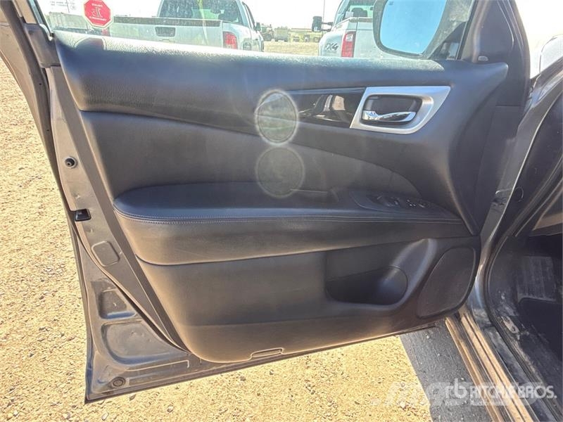 Nissan Pathfinder SUV Personbiler