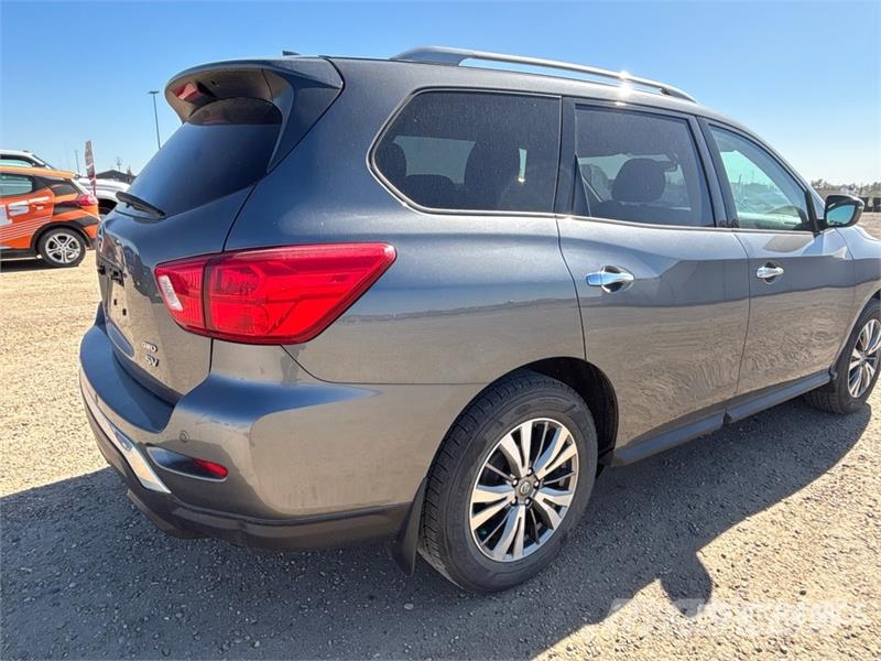 Nissan Pathfinder SUV Personbiler