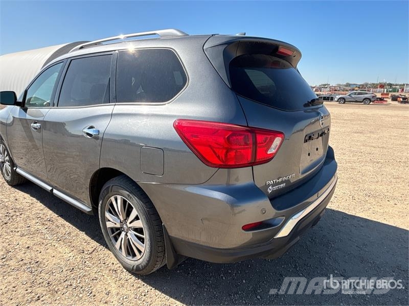 Nissan Pathfinder SUV Personbiler