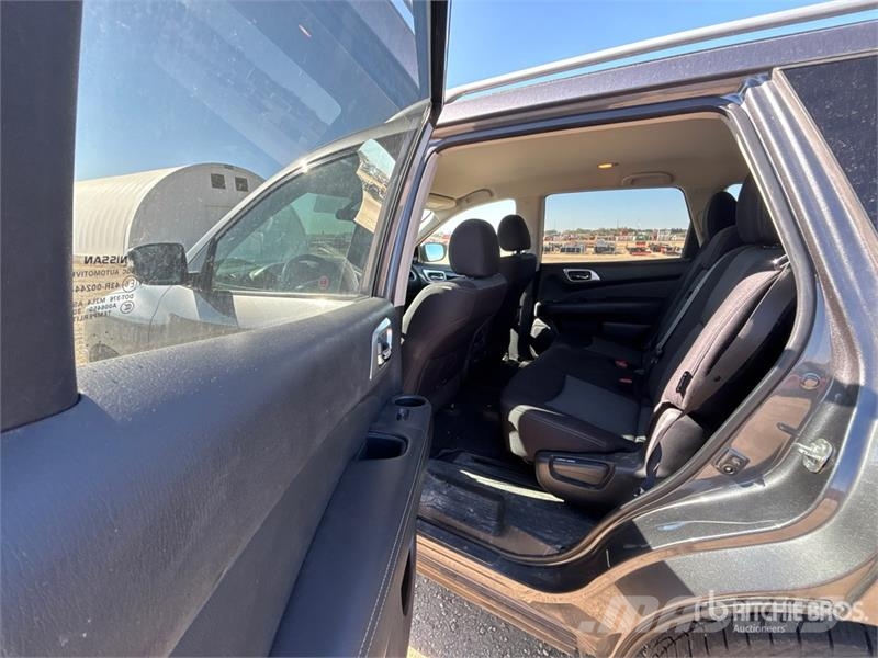 Nissan Pathfinder SUV Personbiler